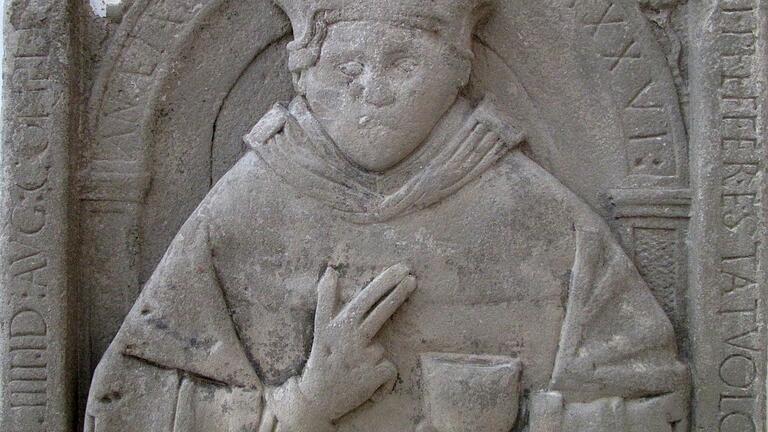 Jacob Pfeffer (hier sein Grabstein in der Erlöserkirche) war der Gerolzhöfer Pfarrer in der Kindheit von Caspar Klee. Jacob Pfeffer (hier sein Grabstein in der Erlöserkirche) war der Gerolzhöfer Pfarrer in der Kindheit von Caspar Klee.