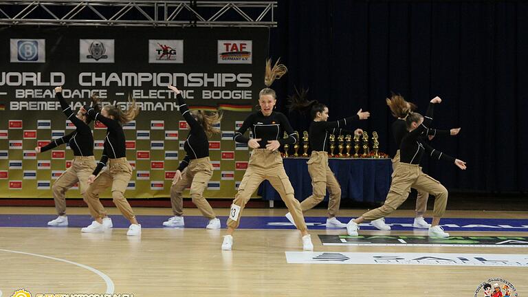 Die Junioren-Smallgroup der 'The Swag Family' des Tanzstudios Drosd-Tessari nahm an der Hip-Hop Weltmeisterschaft in Bremerhaven teil.