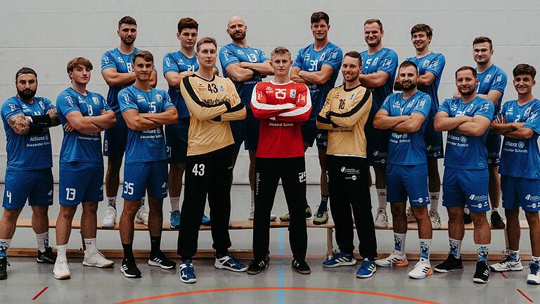 Die Mannschaft des MHV Schweinfurt 09 für die Saison 2023/24 (hinten von links): Christian Fey, Henning Welsch, Sören Bernt, Christopher Früh, Patrick Wilm, Moritz Moder, Christian Völker sowie (vorne von links) Jan Scholich, Nicolas Drabek, Dominik Schmitt, Bjarke Pohlmann, Marius Nørtoft, Lukas Fiedler, Felix Landgraf, Luis Vollert und Matteo Nanke. Foto: Verena Höger/Vanhogen Photography