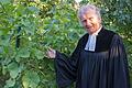 Oberkirchenrat i. R. Gotthart Preiser aus Haßfurt ist am Mittwochabend verstorben. Das Foto zeigt ihn im Jahr 2019, als er 60 Jahre Ordination feierte, in seinem Garten. (Archivbild)