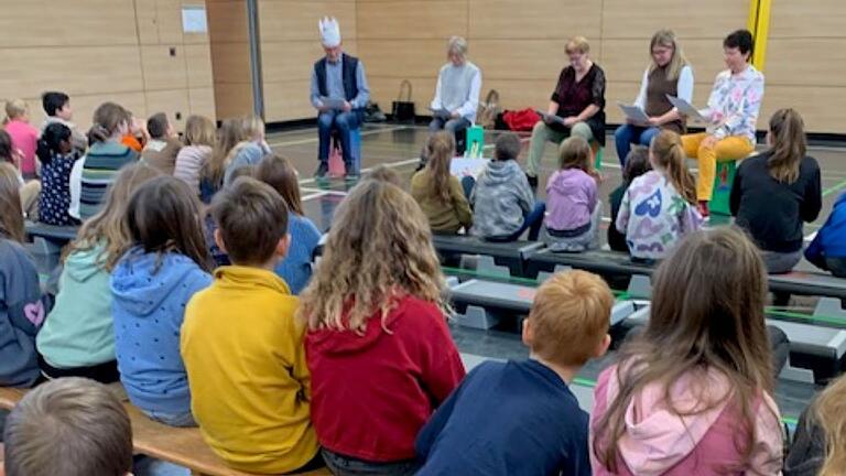 Lesetheater in der Grundschule Brendlorenzen.