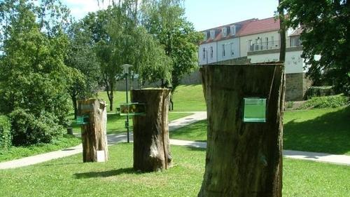 Auf den ersten Blick harmlos: „Teilverwitterung“ heißt die Skulptur, die seit dem Kunst-Karrée unterhalb des Weißen Turms steht.       -  Auf den ersten Blick harmlos: „Teilverwitterung“ heißt die Skulptur, die seit dem Kunst-Karrée unterhalb des Weißen Turms steht.