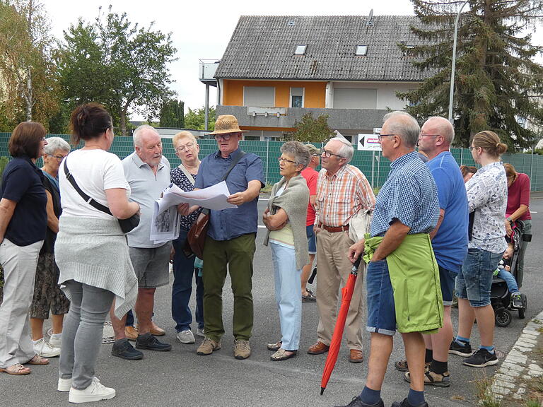 Reges Interesse fanden das historische Bildmaterial und die ortsgeschichtlichen Ausführungen von Ewald Vögler und Ruth Volz.