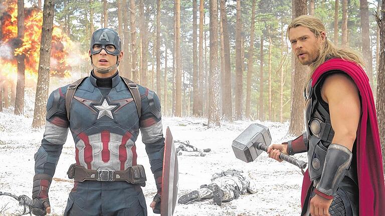 Hammerharte Kerle: Chris Hemsworth als Thor und Chris Evans als Captain America. Hammerharte Kerle: Chris Hemsworth als Thor und Chris Evans als Captain America.
