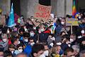 Auch Kinder und Jugendliche sind verunsichert durch den Krieg in der Ukraine. Wie gehen Eltern am besten damit um? Im Bild eine Demonstration für Frieden in Berlin.