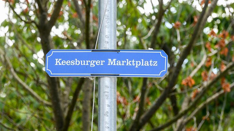 Für den kleinen Keesburger Marktplatz wird das Tiefbauamt noch sechs neue Sitzbänke zur Verfügung stellen.