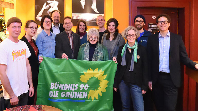 Ortsverband Würzburg-Zellerau gegründet: im Bild von links: Sebastian Strauss, Kassandra Hackenberg, Miriam Zschau, Patrick Friedl, Manfred Dürr, Anna Willis, Gabriele Halbritter,  Jürgen Bischof, Tatjana Lodermeier,  Simone Artz, Andreas Oswald, Martin Heilig