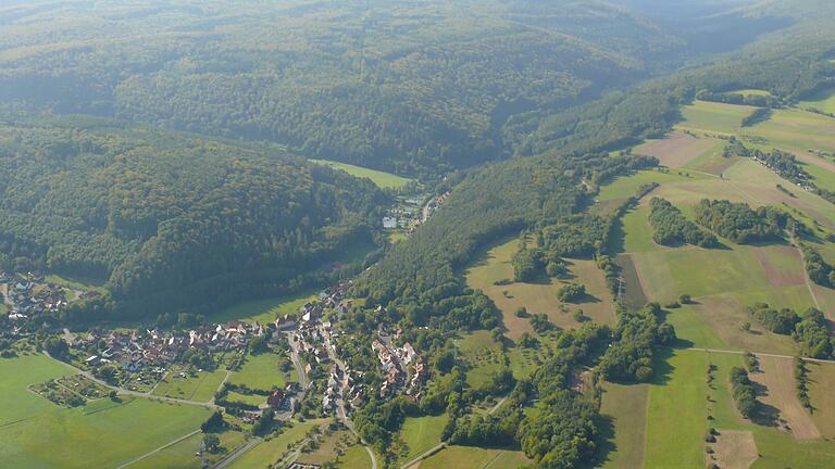 Es gab Pläne, im Hafenlohrtal zwischen Rothenbuch und Windheim (unten) einen Stausee zu bauen. Diese waren nach langem Kampf vom Tisch.