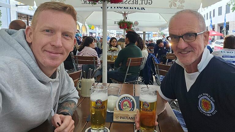 Trotz Niederlage gute Stimmung am Samstag in einem Münchner Biergarten.