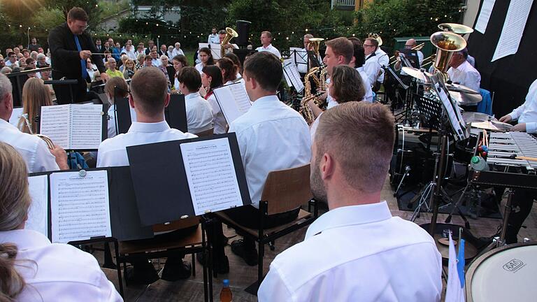 Die Musiker der promusica begeisterten ihre Gäste mit einer abwechslungsreichen Mischung aus Stücken verschiedener Genres.