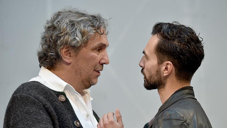 Passionsspiele 2020 in Oberammergau       -  Christian Stückl (l) und sein Ziehsohn Karaca wollten sich gemeinsam um die Spielleitung bewerben. (Archivfoto)