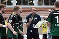 Trainer Johannes Heufelder (Mitte) will die Wölfe Würzburg nicht nur taktisch, sondern auch emotional auf das Derby bei seinem früheren Verein HC Erlangen II einstellen.
