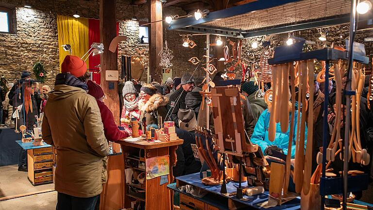 Hochwertiges Kunsthandwerk aus Holz steht bei den Besucherinnen und Besuchern des Sommerhäuser Weihnachtsmarkt hoch im Kurs. Hochwertiges Kunsthandwerk aus Holz steht bei den Besucherinnen und Besuchern des Sommerhäuser Weihnachtsmarkt hoch im Kurs.