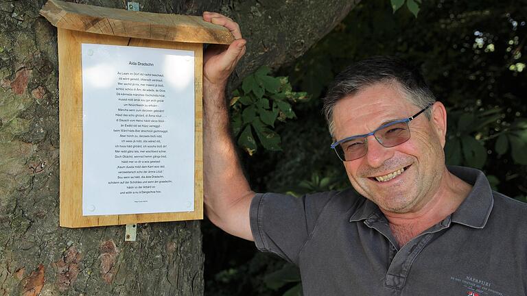 Auf dem Weg zur Stettenburg hat sich Peter Fuchs mit einer &quot;Alda Dradschn&quot; beschäftigt, die die neuesten Gerüchte im Dorf unverblümt verbreitet.