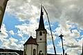 Hoch hinaus ging es bei den Arbeitern der Dachdeckerfirma Thilo Hammer aus Arnstein, als sie am rund 40 Meter hohen Julius-Echter-Kirchturm in Binsfeld den Schieferplattenbelag kontrollierten und die defekten Platten auswechselten.