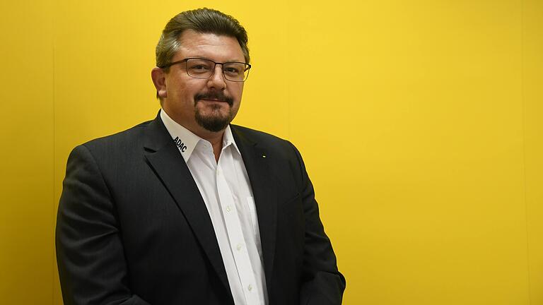 Familienangehörige sollten bei Gesprächen über die abnehmende Fahrtüchtigkeit den Fokus auf Positives lenken, beispielsweise die Kosteneinsparungen, sagt Jürgen Hildebrandt vom ADAC Nordbayern. Familienangehörige sollten bei Gesprächen über die abnehmende Fahrtüchtigkeit den Fokus auf Positives lenken, beispielsweise die Kosteneinsparungen, sagt Jürgen Hildebrandt vom ADAC Nordbayern. 