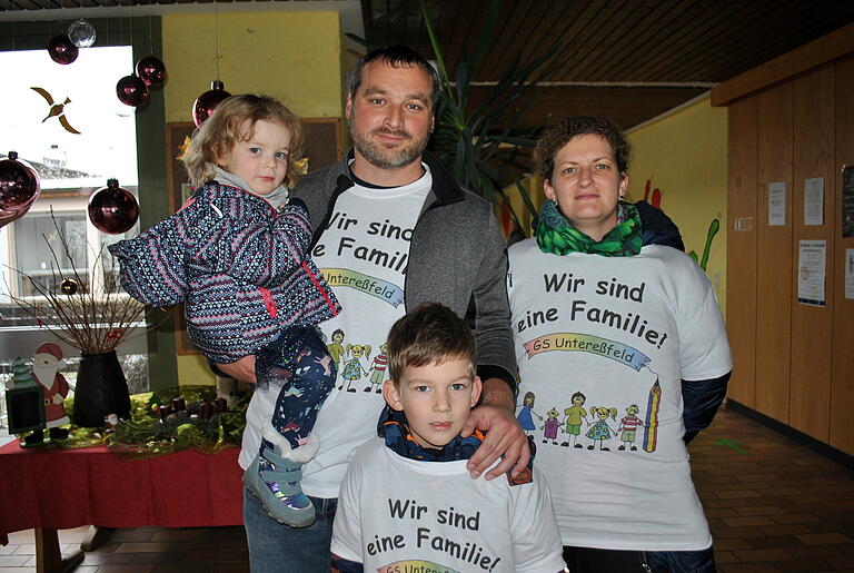 Familie Kneuer aus Alsleben, mit Tochter Maria (drei), Sohn Jakob (sechs), der jetzt eingeschult wird, schätzt die familiäre Atmosphäre in der Schule.