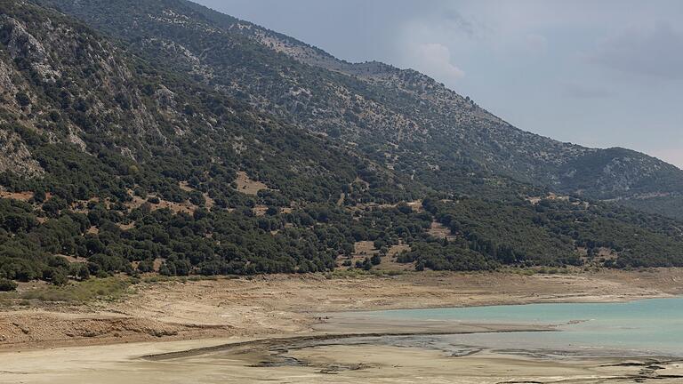 Dürre in Griechenland - Das Wasser geht immer weiter zurück. Dürre in Griechenland - Das Wasser geht immer weiter zurück.