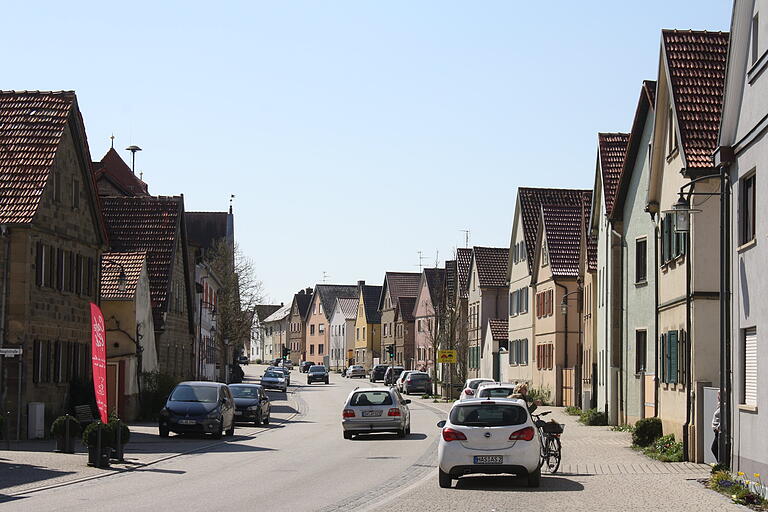 In der südlichen Hauptstraße Bergrheinfelds wurden durch die Kämpfe 26 Häuser und Scheunen sowie zahlreiche Nebengebäude ein Raub der Flammen.