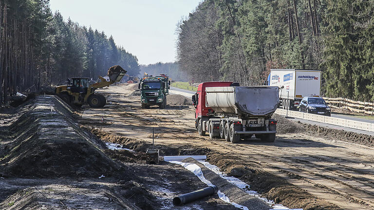 Planmäßig Anfang März 2019 konnten die Straßenbauarbeiten zum vierspurigen Ausbau der B 286 beginnen.