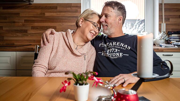 Im Juli hat Sabine Kraft ihrem Mann Markus eine Niere gespendet. Sechs Monate später ist die Transplantation nach wie vor präsent und das Paar spricht fast täglich darüber. Im Juli hat Sabine Kraft ihrem Mann Markus eine Niere gespendet. Sechs Monate später ist die Transplantation nach wie vor präsent und das Paar spricht fast täglich darüber. 
