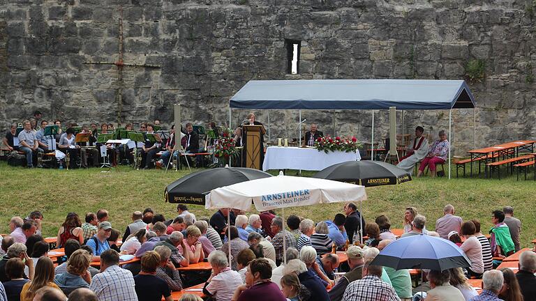 Das Pfingstfest gehört zu den etablierten Feiern in der Burgruine. In diesem Jahr ist es wegen Corona ausgefallen. Das Pfingstfest gehört zu den etablierten Feiern in der Burgruine. In diesem Jahr ist es wegen Corona ausgefallen.