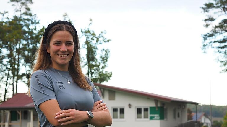 Unser Bild zeigt Franziska Kilian vor dem Sportheim der DJK Weichtungen. Foto: Jürgen Schmitt - Unser Bild zeigt Franziska Kilian vor dem Sportheim der DJK Weichtungen. Foto: Jürgen Schmitt Unser Bild zeigt Franziska Kilian vor dem Sportheim der DJK Weichtungen. Foto: Jürgen Schmitt - Unser Bild zeigt Franziska Kilian vor dem Sportheim der DJK Weichtungen. Foto: Jürgen Schmitt