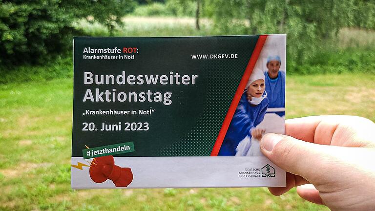 Die Mitarbeiterinnen und Mitarbeiter der Haßberg-Kliniken verteilten Flyer am Aktionstag.