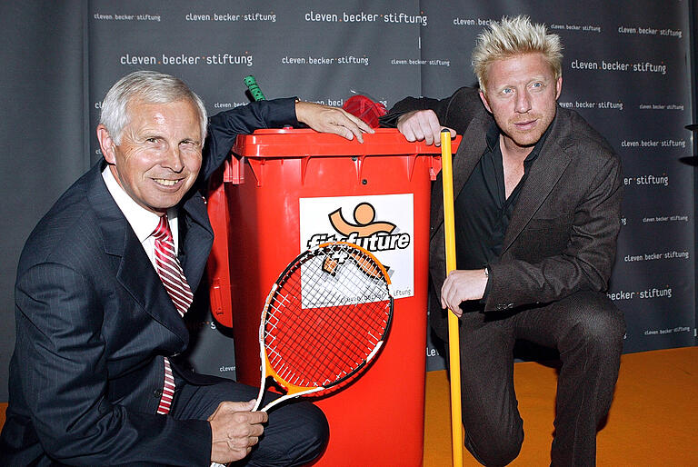 Da waren sie noch Freunde: Der dreimalige Wimbledon-Sieger Boris Becker und sein Geschäftspartner Hans-Dieter Cleven bei der Vorstellung ihrer Stiftung im Jahr 2005 in München. Da waren sie noch Freunde: Der dreimalige Wimbledon-Sieger Boris Becker und sein Geschäftspartner Hans-Dieter Cleven bei der Vorstellung ihrer Stiftung im Jahr 2005 in München.