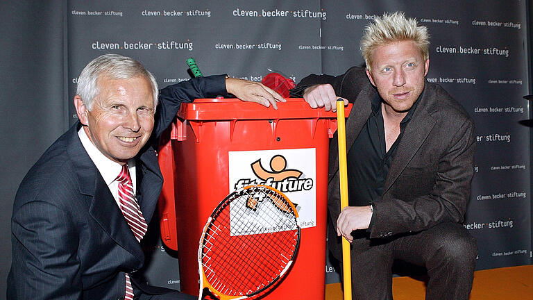 Da waren sie noch Freunde: Der dreimalige Wimbledon-Sieger Boris Becker und sein Geschäftspartner Hans-Dieter Cleven bei der Vorstellung ihrer Stiftung im Jahr 2005 in München.