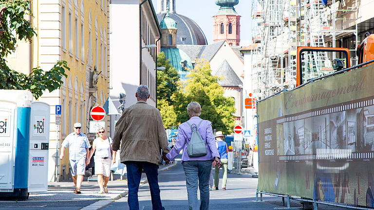 Der südliche Bischofshut wird zum Sanierungsgebiet. Auch eine Neuordnung von Hofstraße (im Bild) und Paradeplatz zur Verbesserung der Aufenthaltsqualität auf der Touristenachse zwischen Residenz und Dom steht dabei auf dem Plan.