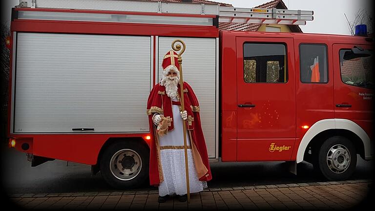 In Sulzdorf kam der Nikolaus mit der Feuerwehr.