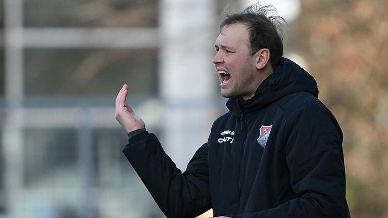 Trainer Julian Grell hatte an der Leistung seiner Mannschaft in Burghausen wenig auszusetzen. Trainer Julian Grell hatte an der Leistung seiner Mannschaft in Burghausen wenig auszusetzen.