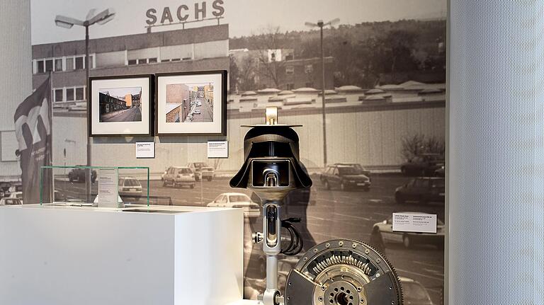 ZF zeigt sich der Sachs-Geschichte bewusst und hat eine Ausstellung auf dem Firmengelände finanziert.