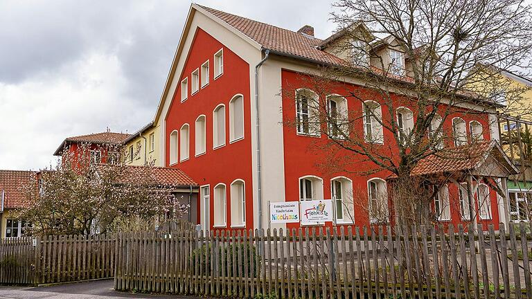 Das evangelische Kinderheim Nicolhaus in Willmars (Lkr. Rhön-Grabfeld) wurde 1884 gegründet. Für einige ehemalige Heimkinder ist es ein Ort des Schreckens. Heute gebe es ein Schutzkonzept, sagt Heimleiter Gregor Koob.