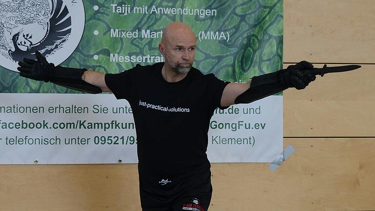 Norbert Klement aus Wonfurt vertrat Deutschland bei der Weltmeisterschaft im Messerfechten in Prag.
