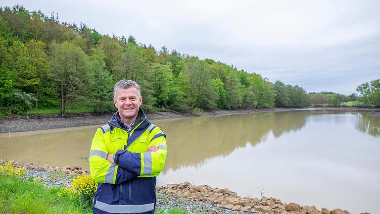 Letzte Etappe am Ellertshäuser See: Nach den umfangreichen Arbeiten am Hauptsee rückt jetzt der Vorsee ins Zentrum der Sanierungsmaßnahmen. auch ein Tresor taucht aus der Tiefe auf.