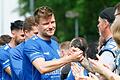 Im Mai nahm der langjährige Kapitän David Drösler (vorne) Abschied beim Bayernligisten FV 04 Würzburg, im Juni trat er seinen Dienst als Spielertrainer beim Kreisligisten TSV Uettingen an.