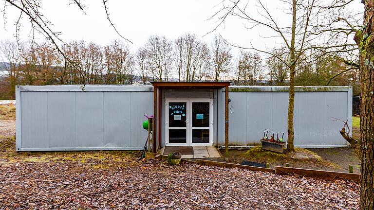 Corona-Fälle im Margetshöchheimer Kindergarten St. Johannes: Neben Krippenkindern, deren Gruppen in Containern untergebracht sind, hat sich auch ein Kind aus dem Haupthaus der Einrichtung infiziert. Corona-Fälle im Margetshöchheimer Kindergarten St. Johannes: Neben Krippenkindern, deren Gruppen in Containern untergebracht sind, hat sich auch ein Kind aus dem Haupthaus der Einrichtung infiziert.