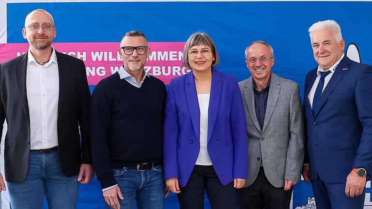 Bei der Jahreshauptversammlung der SHK konnte sich Innungs-Obermeister Werner Rath (rechts) über den Besuch von Stefan Köppe (von links, Geschäftsstellenleiter SHK-Innung Schweinfurt-Main-Rhön), Marco Herget (SIGNAL-IDUNA-Geschäftsstellenleiter Würzburg), Andrea Sitzmann (Stellvertretende HWK-Hauptgeschäftsführerin) und Bernd Bratek (Leiter Bildungszentrum Würzburg) freuen.