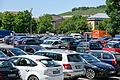 Dicht an dicht: Geparkte Autos auf dem Talavera-Parkplatz in Würzburg.