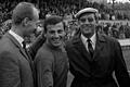 Luggi Müller (Mitte) und Trainer Max Merkel (rechts) feiern nach dem  2:0-Sieg bei Bayern München am vorletzten Spieltag der Saison 1967/68 die deutsche Meisterschaft des 1. FC Nürnberg.