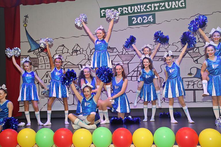 Glanz und Glimmer verbreiteten die 'Magics' in ihren Cheerleader-Kostümen. Glanz und Glimmer verbreiteten die 'Magics' in ihren Cheerleader-Kostümen.