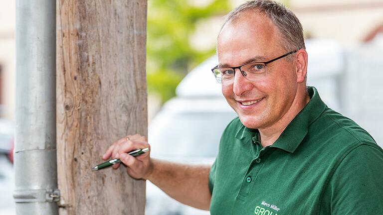 Marco Müller ist ein erfahrener Schädlingsbekämpfer. Etwa 50 Großprojekte führt sein Unternehmen deutschlandweit pro Jahr durch. Marco Müller ist ein erfahrener Schädlingsbekämpfer. Etwa 50 Großprojekte führt sein Unternehmen deutschlandweit pro Jahr durch.