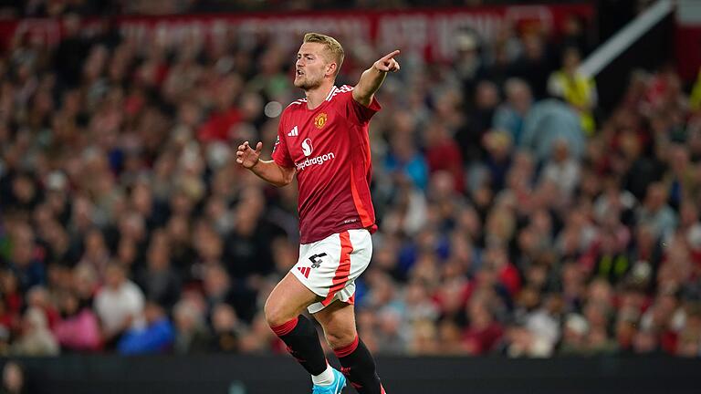 Manchester United - FC Fulham - Matthijs de Ligt gab wenige Tage nach seinem Wechsel aus München sein Debüt für Mancheester United. Manchester United - FC Fulham - Matthijs de Ligt gab wenige Tage nach seinem Wechsel aus München sein Debüt für Mancheester United.