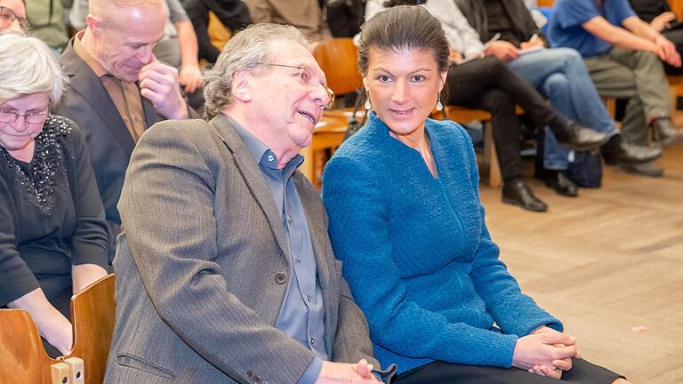 Haben jetzt gemeinsam 'Die Linke' verlassen:&nbsp; Sahra Wagenknecht und der Schweinfurter Bundestagsabgeordnete Klaus Ernst. Das Foto zeigt sie bei einer Veranstaltung der Linken im März in Schweinfurt.&nbsp;