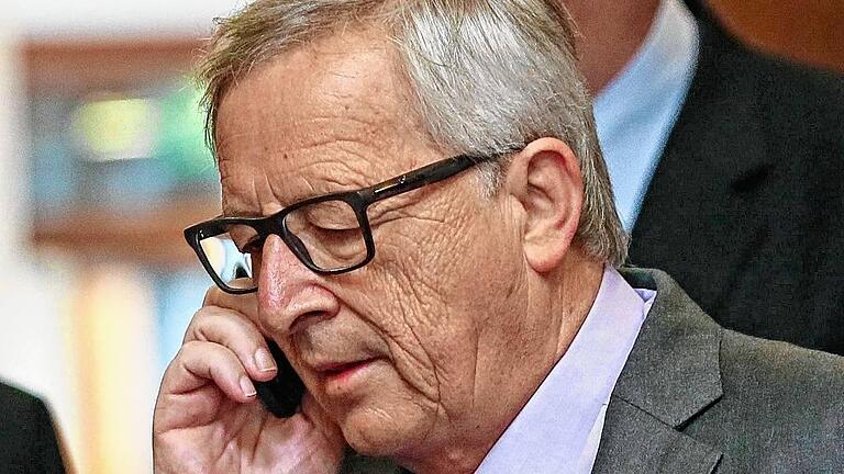 Juncker mit Handy       -  Jean-Claude Juncker