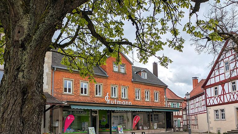 Auf der rechten Seite des 'Gutmann-Hauses' wird das Café einziehen.       -  Auf der rechten Seite des 'Gutmann-Hauses' wird das Café einziehen.