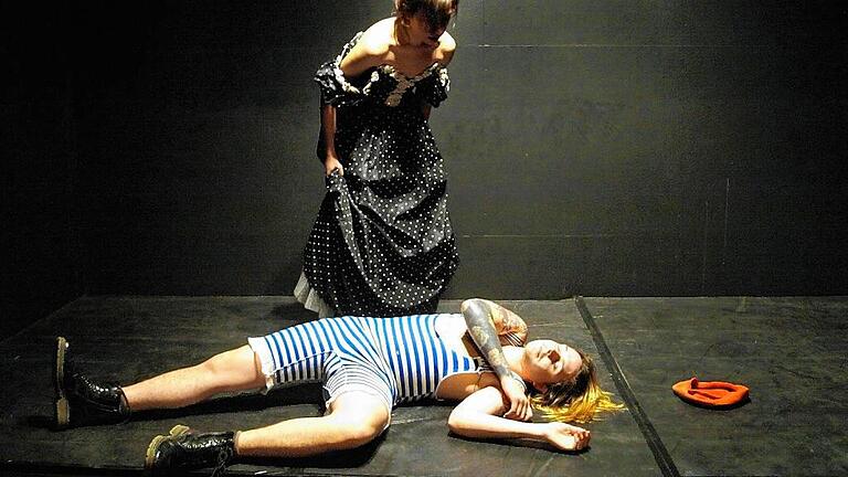 Annika Bentele und Christoph Römmelt in &bdquo;Danton's Tod&ldquo;THEATER ENSEMBLE