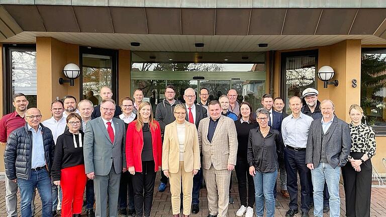 Bereits am Freitag waren die Bundestagsabgeordneten der SPD Carmen Wegge und die Parlamentarische Staatssekretärin für Gesundheit Sabine Dittmar zu Gast, um sich aus erster Hand vom Expertenteam informieren zu lassen. Bereits am Freitag waren die Bundestagsabgeordneten der SPD Carmen Wegge und die Parlamentarische Staatssekretärin für Gesundheit Sabine Dittmar zu Gast, um sich aus erster Hand vom Expertenteam informieren zu lassen.